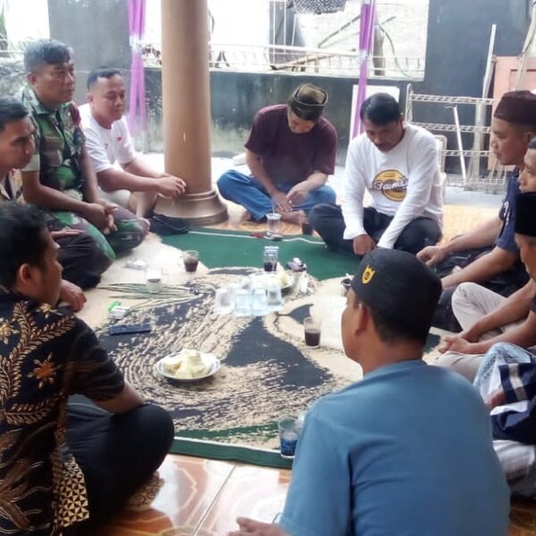Bhabinkamtibmas Kelurahan Sukamulya Fasilitasi Problem Solving Warga yang Berselisih