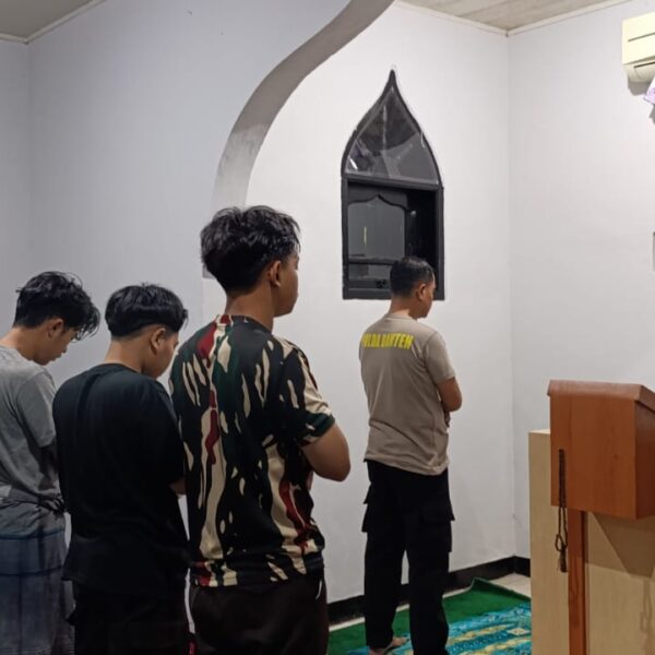 Bhabinkamtibmas Polsek Cikupa Laksanakan Subuhan Keliling Bersama Warga Sukamulya, Ajak Jaga Kamtibmas