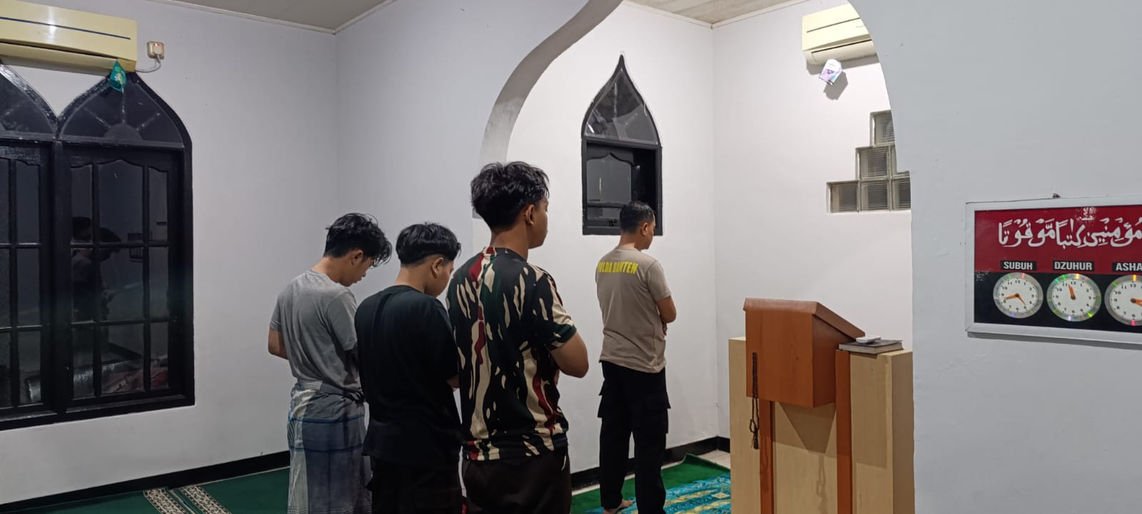 Bhabinkamtibmas Polsek Cikupa Laksanakan Subuhan Keliling Bersama Warga Sukamulya, Ajak Jaga Kamtibmas