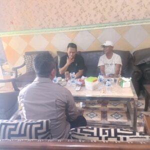 Bhabinkamtibmas Polsek Cikupa Sambangi Kades Sukanagara, Perkuat Silaturahmi dan Harkamtibmas Bhabinkamtibmas Polsek Cikupa Sambangi Kades Sukanagara, Perkuat Silaturahmi dan Harkamtibmas