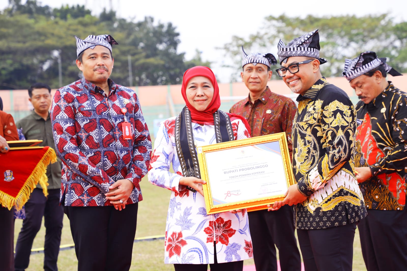 Bupati Haris Raih Penghargaan Sebagai Tokoh Pembina Koperasi di Jawa Timur