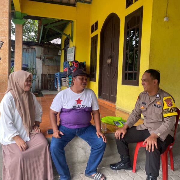 Bhabinkamtibmas Kelurahan Bunder Sambangi Warga, Sampaikan Himbauan Kamtibmas dan Nomor Layanan Polisi 110