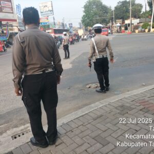 Personel Polsek Cikupa dan Polresta Tangerang Laksanakan PECAK Sore Hari, Ciptakan Kamseltibcar Lantas di Gerbang Citra Raya Personel Polsek Cikupa dan Polresta Tangerang Laksanakan PECAK Sore Hari, Ciptakan Kamseltibcar Lantas di Gerbang Citra Raya