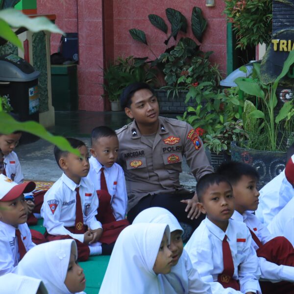 Antisipasi Bullying, Polres Probolinggo Kota Gelar Sosialisasi Perlindungan Anak di SDN Sukabumi 10