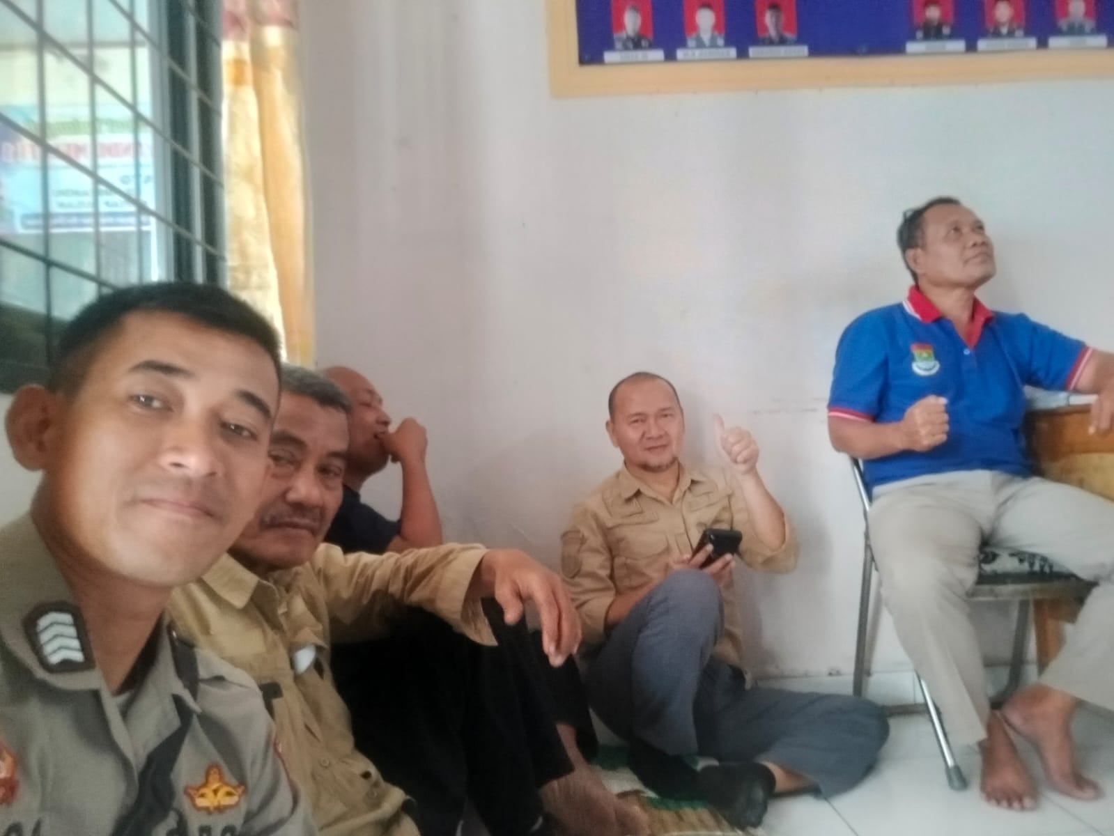 Bhabinkamtibmas Desa Cibadak Sambangi Warga, Jalin Komunikasi untuk Wujudkan Kamtibmas Kondusif