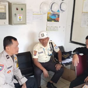 Bhabinkamtibmas Ajak Petugas Keamanan Aktif Cegah Gangguan Kamtibmas Bhabinkamtibmas Ajak Petugas Keamanan Aktif Cegah Gangguan Kamtibmas