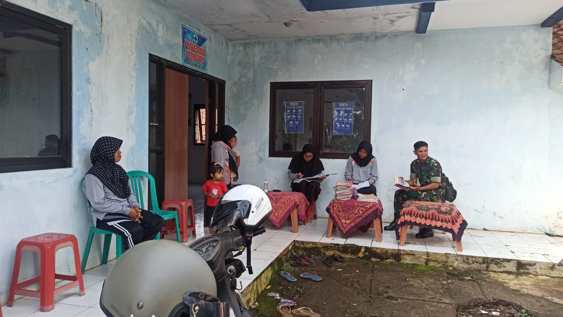 Babinsa Dampingi Pemeriksaan Balita Posyandu Wonoasri, TNI Peduli Kesehatan