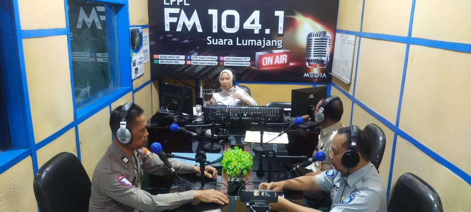 Satlantas Polres Lumajang Sosialisasikan Pemutihan Pajak Kendaraan Lewat Talk Show Radio