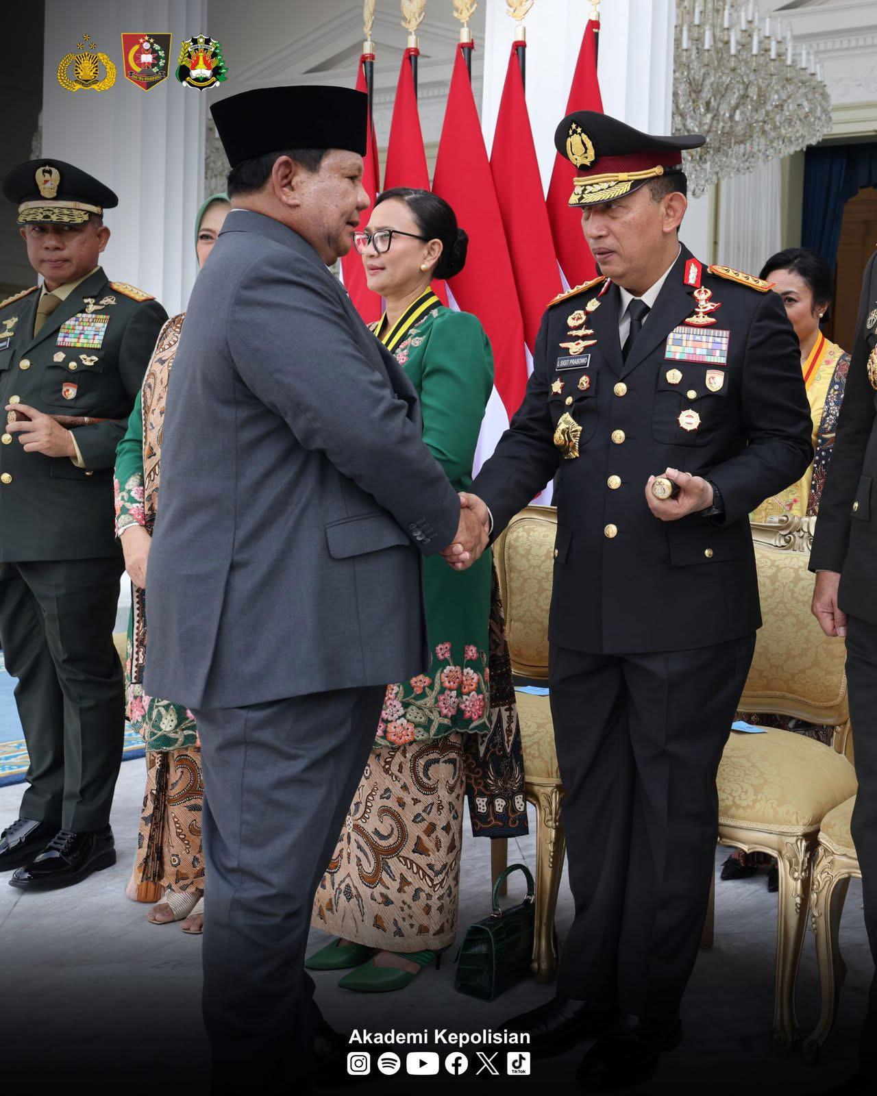 Presiden Prabowo Lantik 2.000 Perwira TNI-Polri di Istana Merdeka