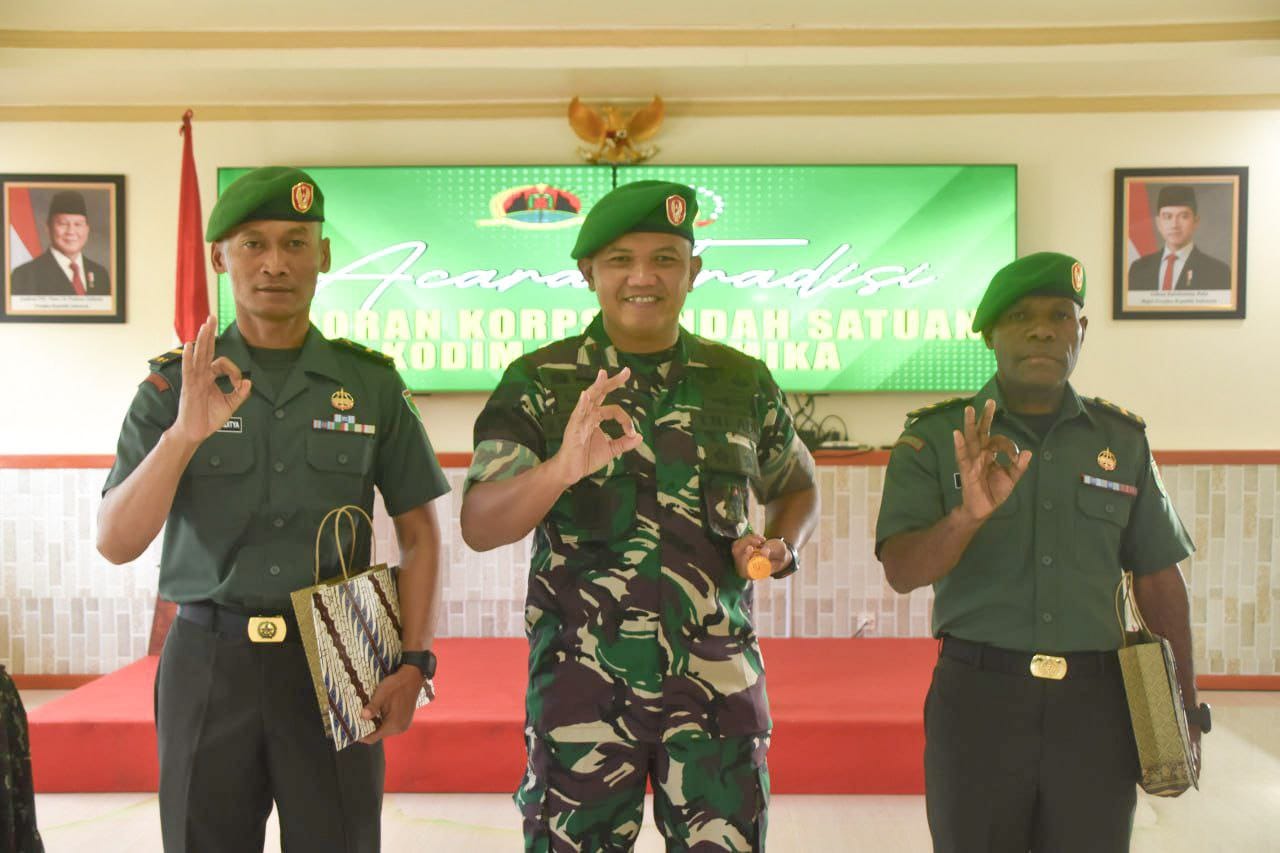 Dandim 1710/Mimika Lepas Dua Anggota Terbaiknya Untuk Melanjutkan Pengabdian Di Satuan Yang Lain