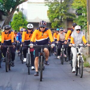 Gowes Bareng Wali Kota Probolinggo Dokter Amin dan Forkopimda, Meriahkan Hari Koperasi
