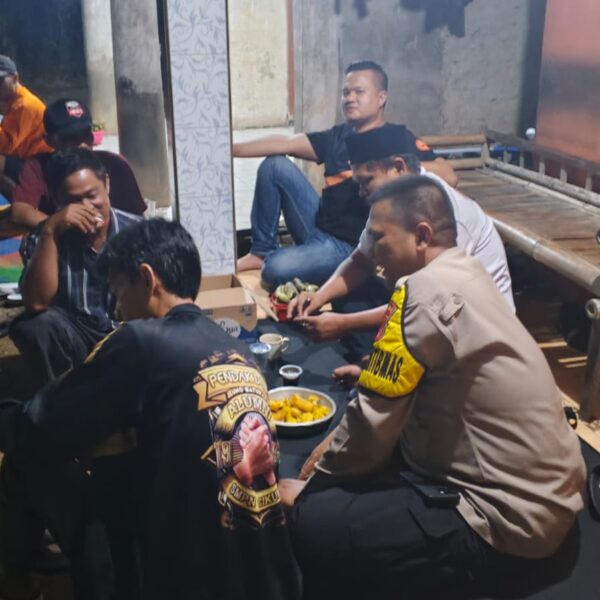 Bhabinkamtibmas Polsek Cikupa Sosialisasikan Layanan 110 dan Edukasi Kamtibmas kepada Warga Desa Bojong