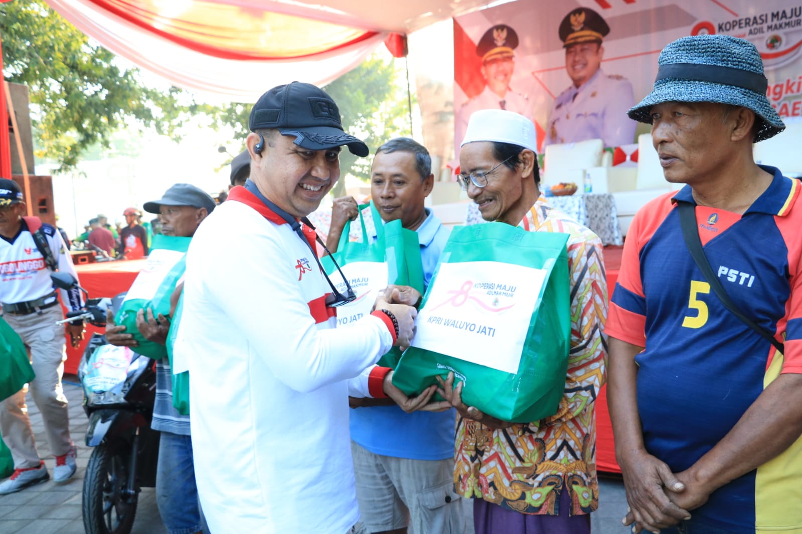 Wujudkan Komitmen Memajukan Koperasi, Hari Koperasi ke 78 tahun 2025 Dandim 0820/Probolinggo Letkol Arh Iwan Hermaya Gowes Bareng