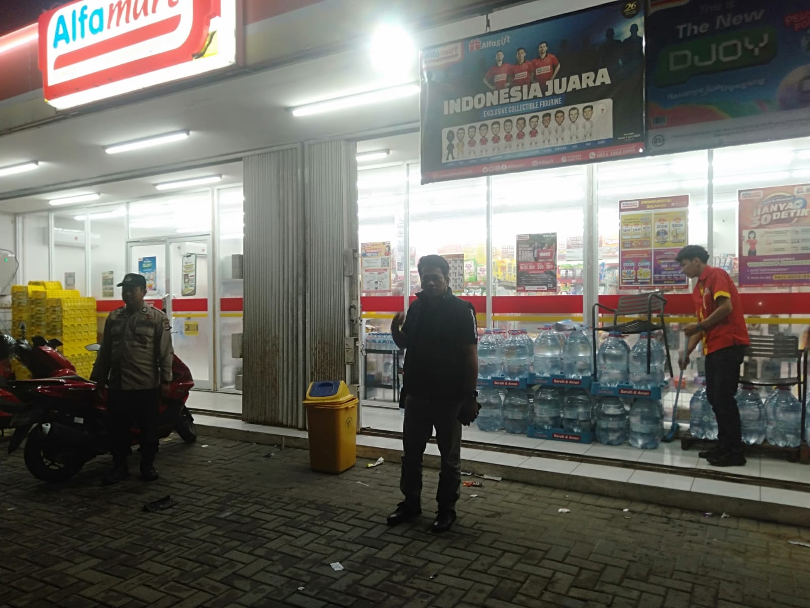 Antisipasi Kejahatan Jalanan, Kanit Reskrim Polsek Kresek Pimpin Patroli Malam di Gunung Kaler Antisipasi Kejahatan Jalanan, Kanit Reskrim Polsek Kresek Pimpin Patroli Malam di Gunung Kaler