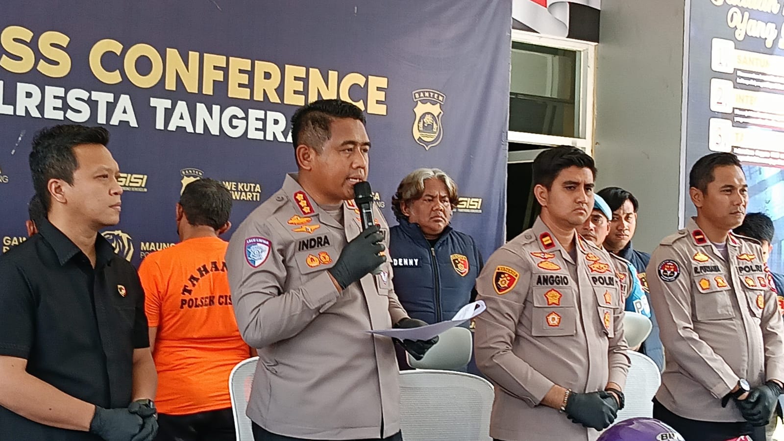 Viral Oknum Opang Paksa Turun Penumpang Taksol, Polresta Tangerang Tetapkan Empat Tersangka Viral Oknum Opang Paksa Turun Penumpang Taksol, Polresta Tangerang Tetapkan Empat Tersangka