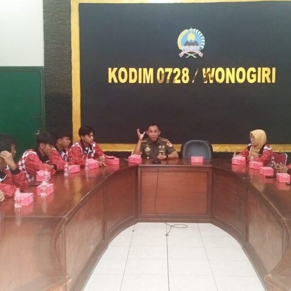 Ini Yang Di Berikan Dandim Wonogiri Kepada Pemain Dan Pengurus Persiwi