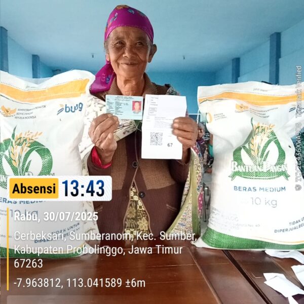 Antusias Warga Desa Sumberanom Probolinggo Terima Bantuan Beras Dua Bulan