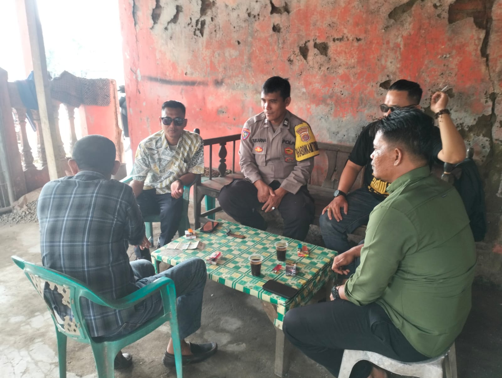 Upaya Pendekatan Diri kepada Masyarakat, Aiptu Sukarna Optimalkan Kegiatan Sambang DDS di Desa Patrasana