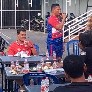 Kapolres Probolinggo Kota Ajak Awak Media Bermain Sepak Bola Bersama