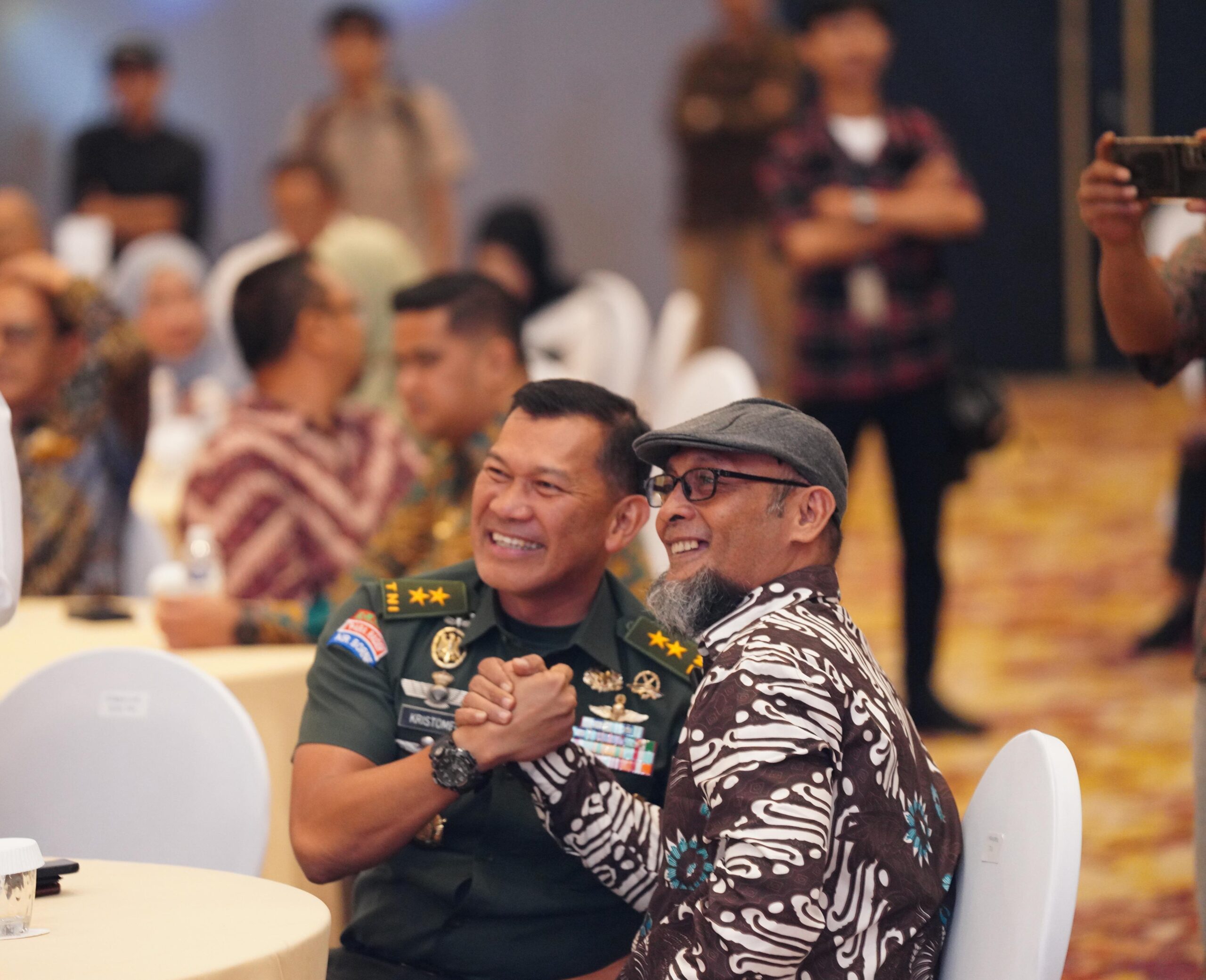 Panglima TNI Raih Penghargaan Pemimpin Visioner di Pimred Award 2025