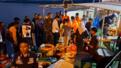 TNI Kerahkan Unsur Laut untuk Evakuasi Kapal Terbakar KM Barcelona VA di Perairan Talise, Minahasa Utara