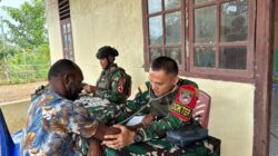 Satgas Yonif 126/KC Salurkan Bantuan dan Layanan Kesehatan di Tembutka