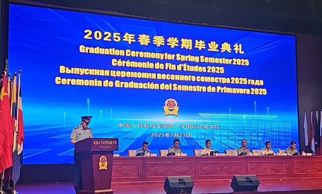 Dua Perwira TNI Lulus Pendidikan Defence and Strategic Studies Course di China