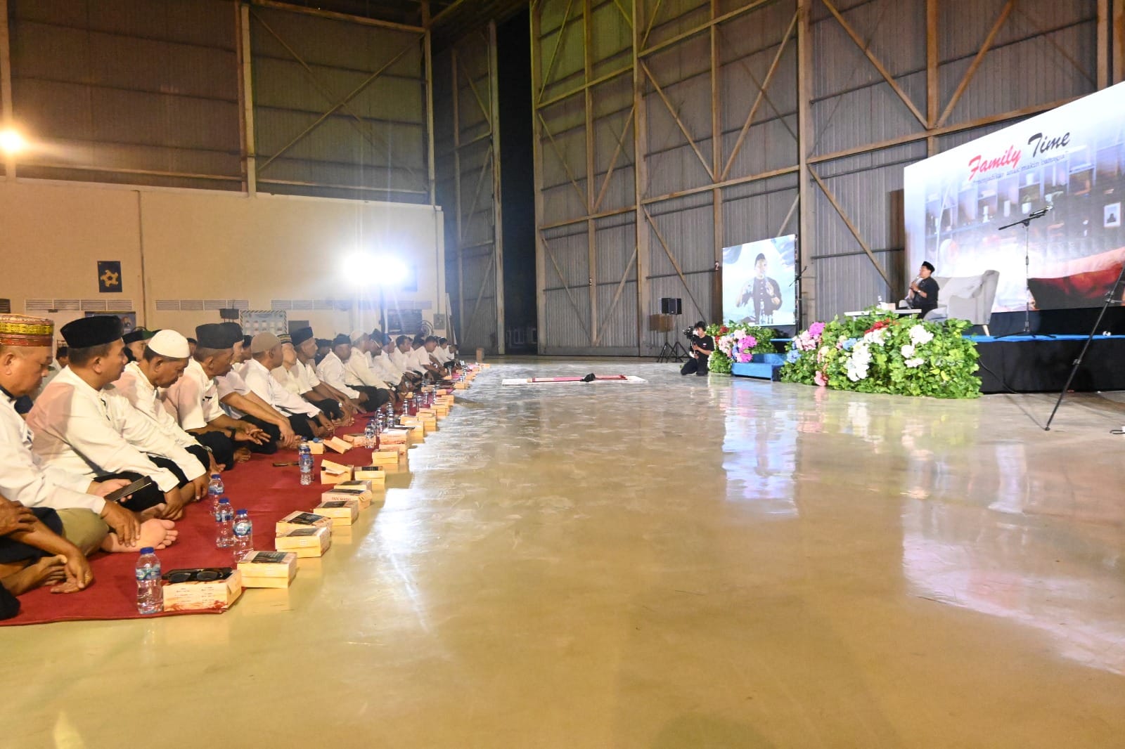 Keluarga Besar Lanud Sultan Hasanuddin Ikuti Ceramah Parenting Series di Skadron Udara 5