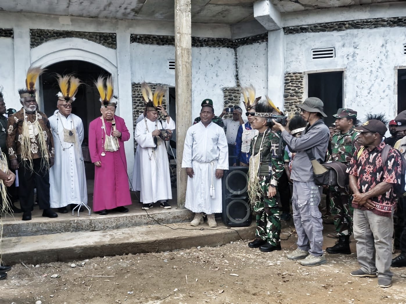 Uskup Agung Merauke dan Satgas 126/KC Satukan Iman di Perbatasan Ninati