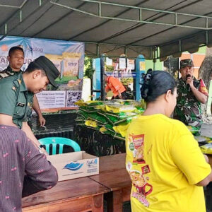 Bazar Pangan Murah Beras SPHP, Sinergi TNI - Bulog Di Wlingi Disambut Antusias Warga Bazar Pangan Murah Beras SPHP, Sinergi TNI – Bulog Di Wlingi Disambut Antusias Warga