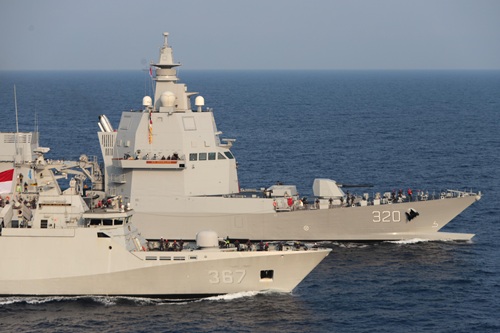 KRI SIM-367 dan KRI Brawijaya-320 Laksanakan Passex di Laut Mediterania
