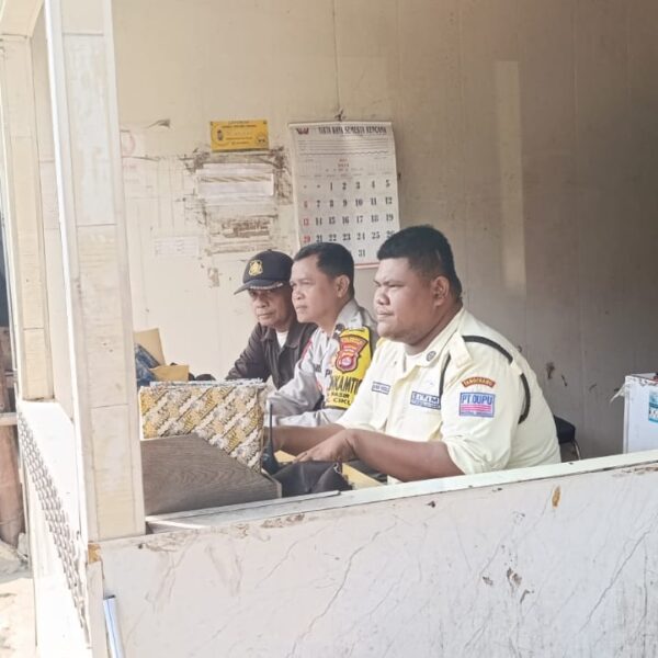 Bhabinkamtibmas Desa Pasir Jaya Sambangi PT. Kang Bang, Jalin Silaturahmi dan Sampaikan Himbauan Kamtibmas