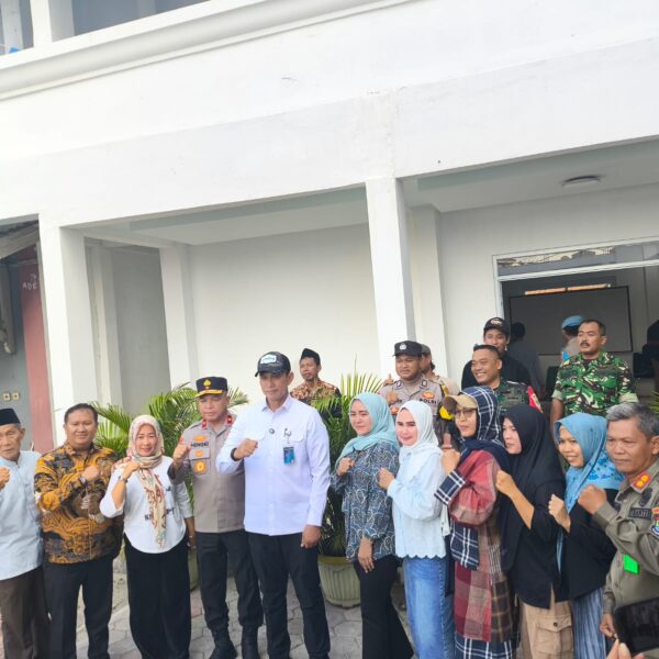 Waka Polda Banten Hadiri Penyaluran Bantuan Beras di Desa Cikupa, Kolaborasi Polri, Bulog, dan Pemerintah Desa
