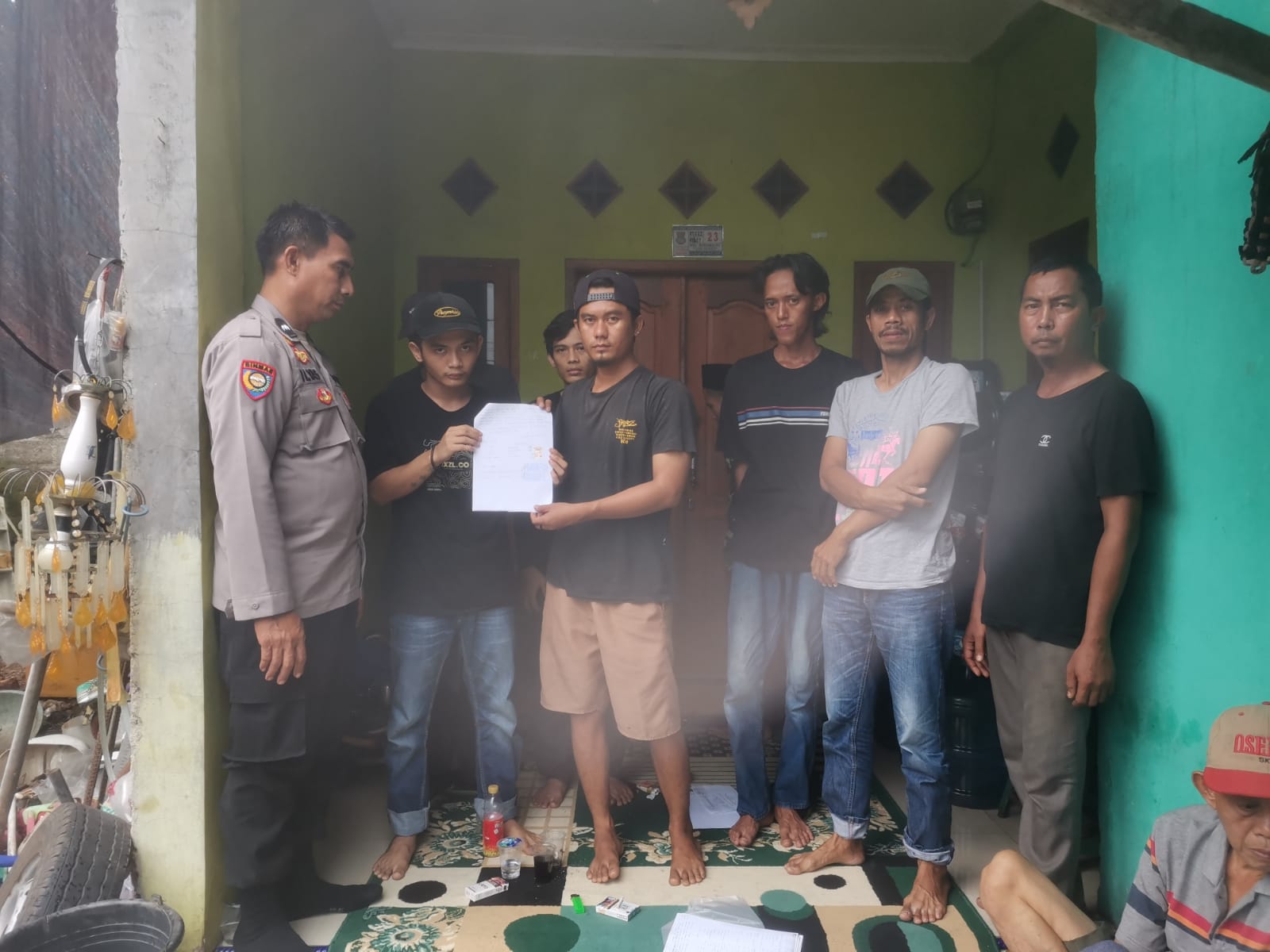 Bhabinkamtibmas Polsek Cikupa Fasilitasi Problem Solving Warga Sukamulya, Konflik Diselesaikan Secara Kekeluargaan