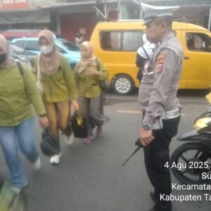 Personel Lantas Polsek Cikupa Laksanakan Pengaturan Lalin Sore Hari di Pertigaan Columbus Personel Lantas Polsek Cikupa Laksanakan Pengaturan Lalin Sore Hari di Pertigaan Columbus
