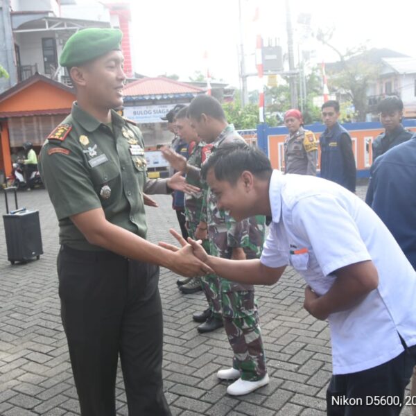 Menembus Medan Berat, Bantuan Pangan Dikirim ke Desa Juhu