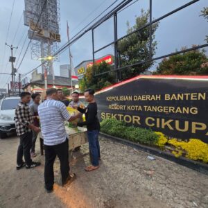 Polsek Cikupa Gelar Gerakan Pangan Murah, Beras SPHP Ludes Terjual Polsek Cikupa Gelar Gerakan Pangan Murah, Beras SPHP Ludes Terjual