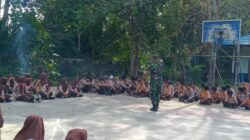 Babinsa 1002-04 Bentuk Karakter Siswa SMPN 9 Lewat Pramuka