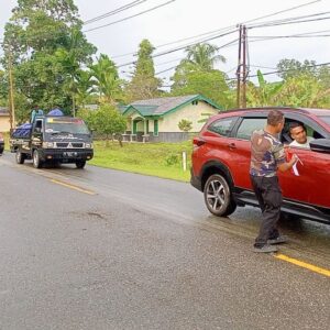 Babinsa Koramil 1710-07/Mapurujaya Semarakan HUT RI Ke-80, Bagikan Bendera Merah Putih Kepada Pengguna Jalan Babinsa Koramil 1710-07/Mapurujaya Semarakan HUT RI Ke-80, Bagikan Bendera Merah Putih Kepada Pengguna Jalan