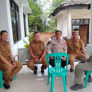 Polsek Kronjo Sambang Kasitrantib untuk Perkuat Sinergitas Jaga Kamtibmas Polsek Kronjo Sambang Kasitrantib untuk Perkuat Sinergitas Jaga Kamtibmas