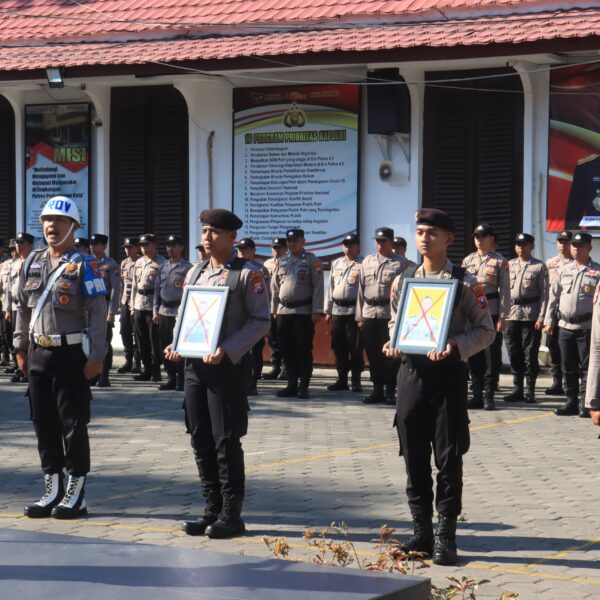 Pimpin Upacara PTDH, Kapolres Probolinggo Kota Beri Peringatan