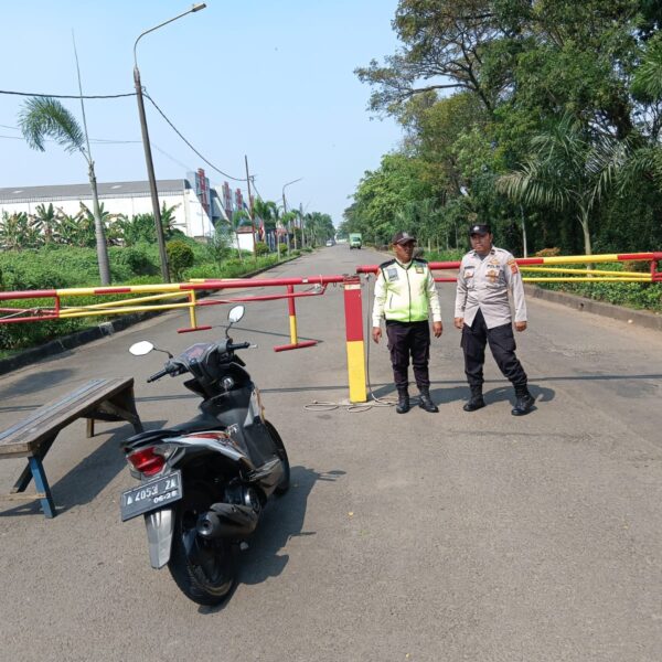 Anggota Sat PamObvit Polresta Tangerang melaksanakan pengamanan di kawasan Industri Cikupa Mas