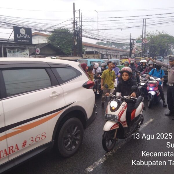 Polisi Turun Langsung Atur Arus Sore di Pasar Kemis-Kedaton