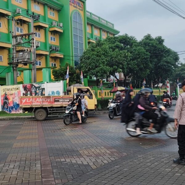 Program PECAK Polsek Panongan Laksanakan Strong Point Gatur Lalin Berikan Pelayanan Prima