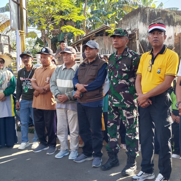 Jalan Santai Meriahkan HUT RI ke-80 di Desa Pesawahan Tiris