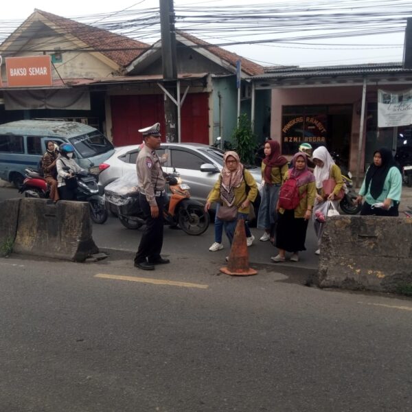 Aipda Asep Kusheri Laksanakan PECAK Sore di Jalan Raya Serang