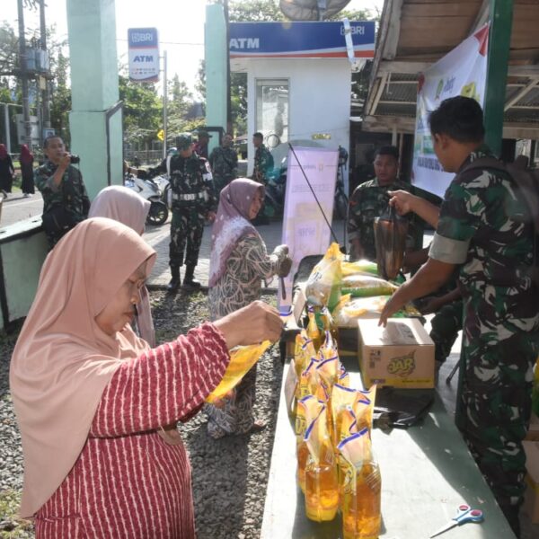 TNI Kodim 1002/HST Bantu Warga Lewat Gerakan Pangan Murah