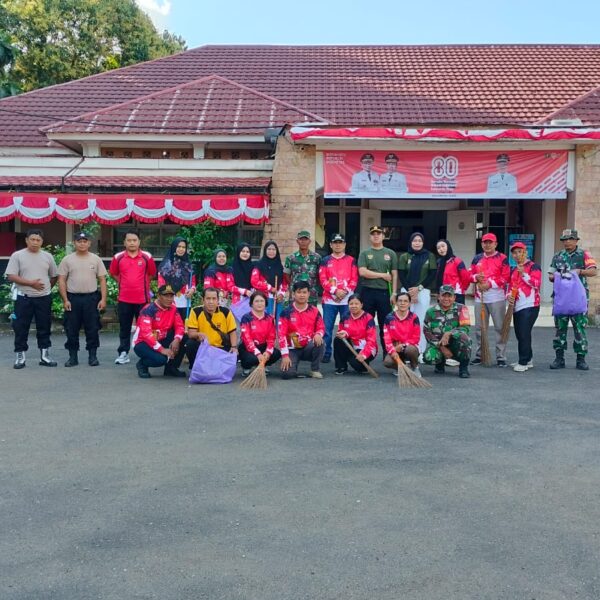 Jumat Bersih Koramil Tanta Wujud Sinergi TNI Polri Sambut HUT RI