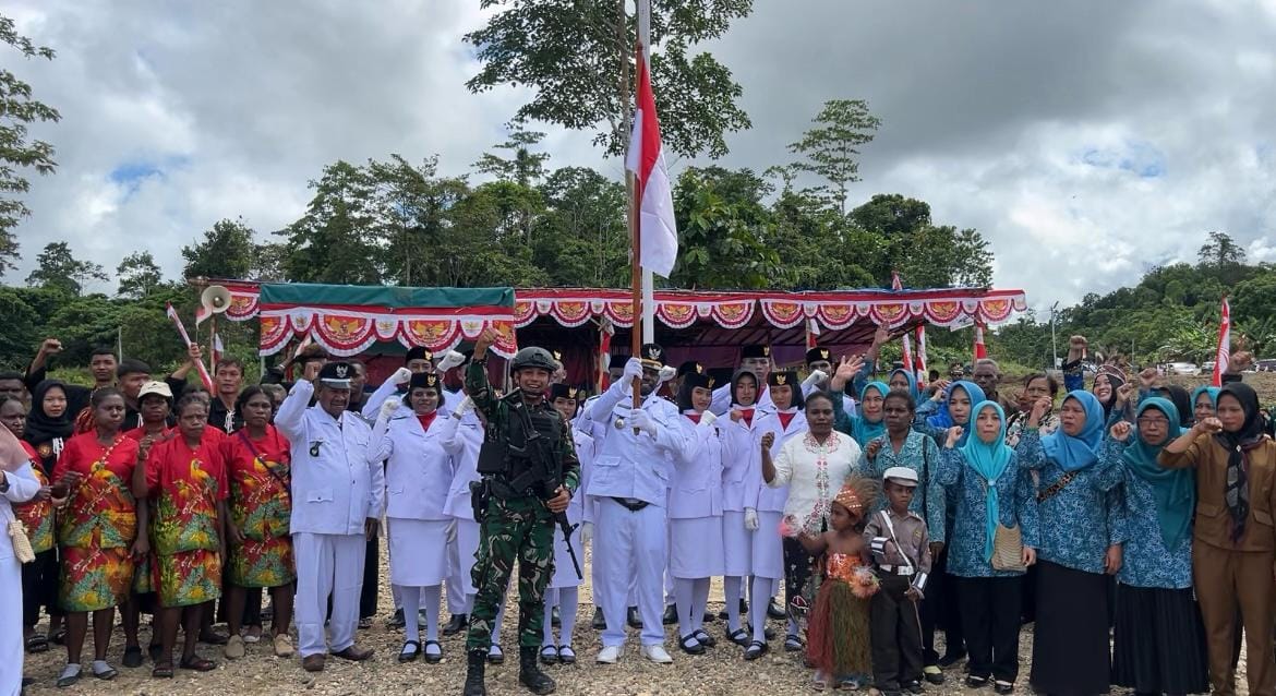 Satgas Pamtas kewilayahan RI-PNG Yonif 410/Alugoro Bersama Masyarakat Distrik Meyado, Kab. Bintuni, Papua Barat Melaksanakan Upacara HUT RI Ke 80