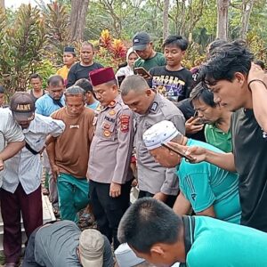 Polisi Diburu Janji Ungkap Misteri Pembunuhan Ketua SPTI Kasikan